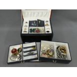 Leather jewellery case containing silver and costume jewellery to include brooches and rings, etc (a