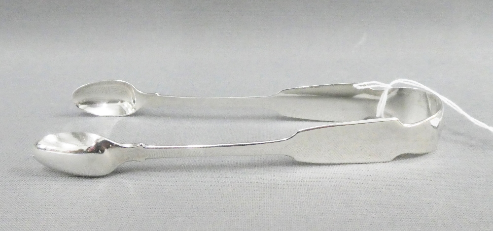 Pair of Irish silver sugar tongs, Dublin 1833, 15cm long