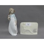 Spanish Nao porcelain figure of a girl and a Lladro Collector's Society plaque (2)