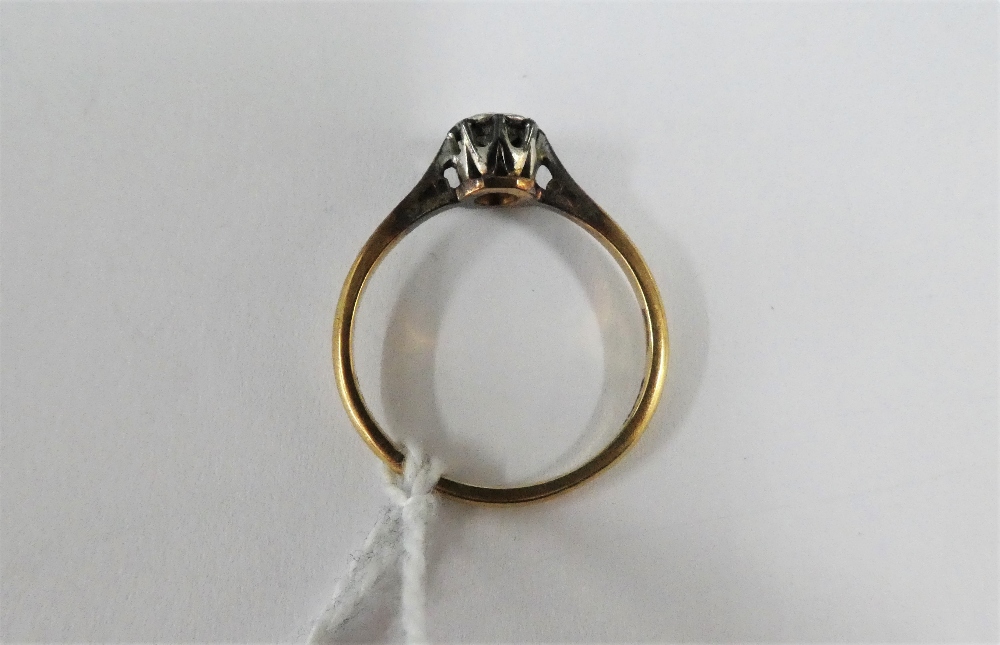 Diamond solitaire ring, illusion set in platinum, 18ct gold band, UK ring size R, diamond is - Image 3 of 3
