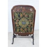 Georgian mahogany fire screen with a later tapestry insert, (a/f) 126 x 74cm