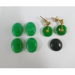 Pair of jade earrings and five jade plaques (a lot)