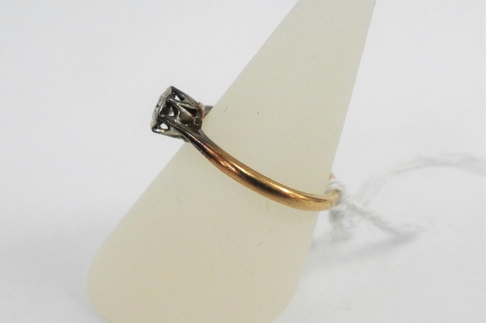 Diamond solitaire ring, illusion set in platinum, 18ct gold band, UK ring size R, diamond is - Image 2 of 3