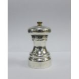 Contemporary silver pepper grinder / mill, Sheffield 2003, 10cm high