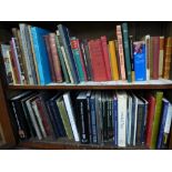 Quantity of antique collecting hardback reference books (a large lot)