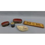 Mixed lot to include a cribbage board, two lacquered oval pots, soapstone leaf dish, etc (a lot)