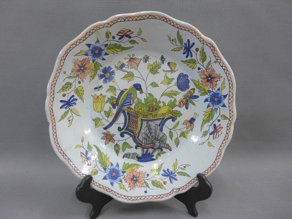 Two faience plates together with small Italian lidded jar, the over with a bird finial (3) - Image 4 of 5