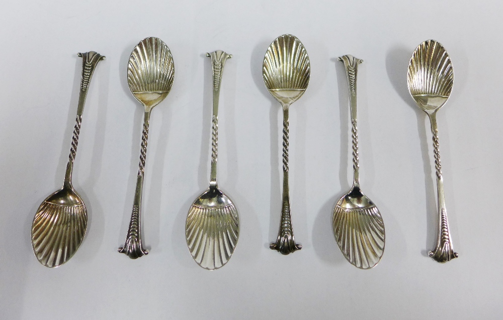 Victorian set of six silver teaspoons, William Hutton & Sons London 1897, (6)