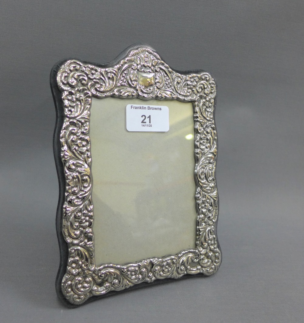 Silver plated photograph frame, 15 x 21cm