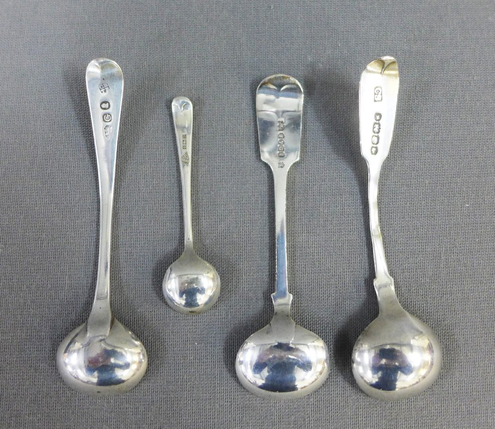 Georgian silver mustard spoon, Victorian silver mustard spoon and salt spoon and an Epns condiment - Image 2 of 2