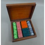 Mahogany boxed set of coloured gaming chips / counters (a lot)