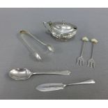 An Edwardian silver mustard, Walker & Hall, Sheffield 1901 together with miscellaneous silver