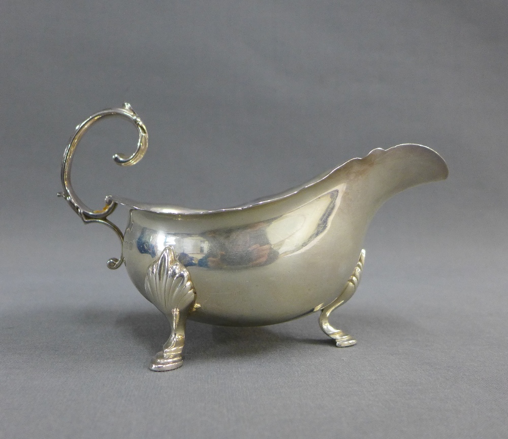 Edwardian silver sauce boat, Elkington and Co, Birmingham 1910, 18cm long