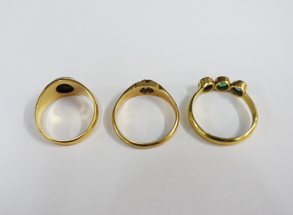 A collection of six 18ct gold gemset rings (6) - Image 7 of 7