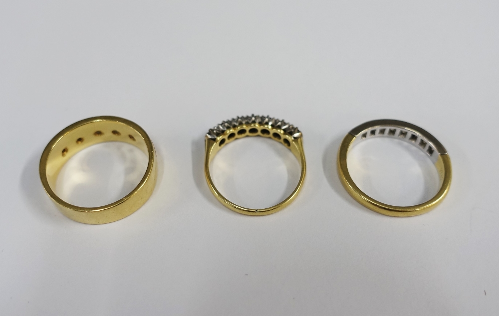 A collection of six 18ct gold gemset rings (6) - Image 3 of 7