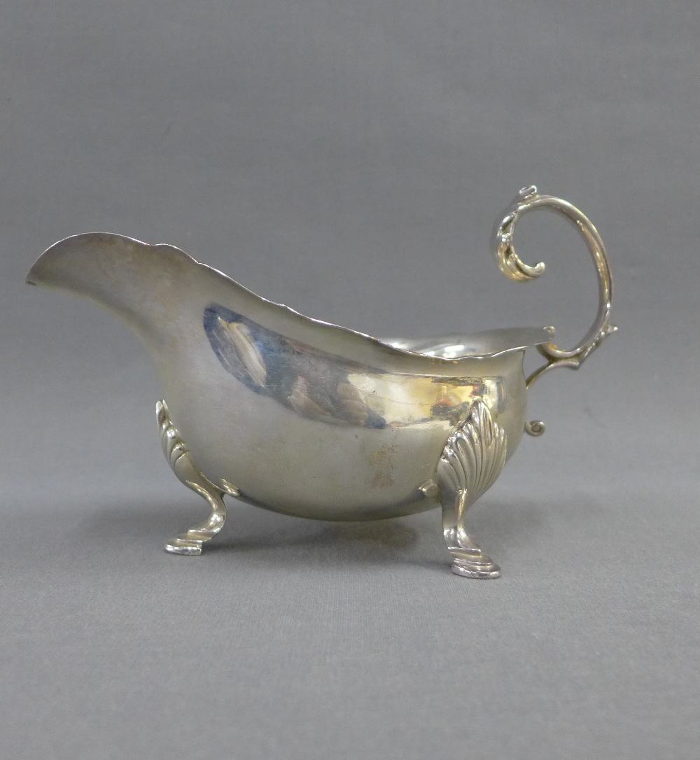 Edwardian silver sauce boat, Elkington and Co, Birmingham 1910, 18cm long - Image 2 of 2