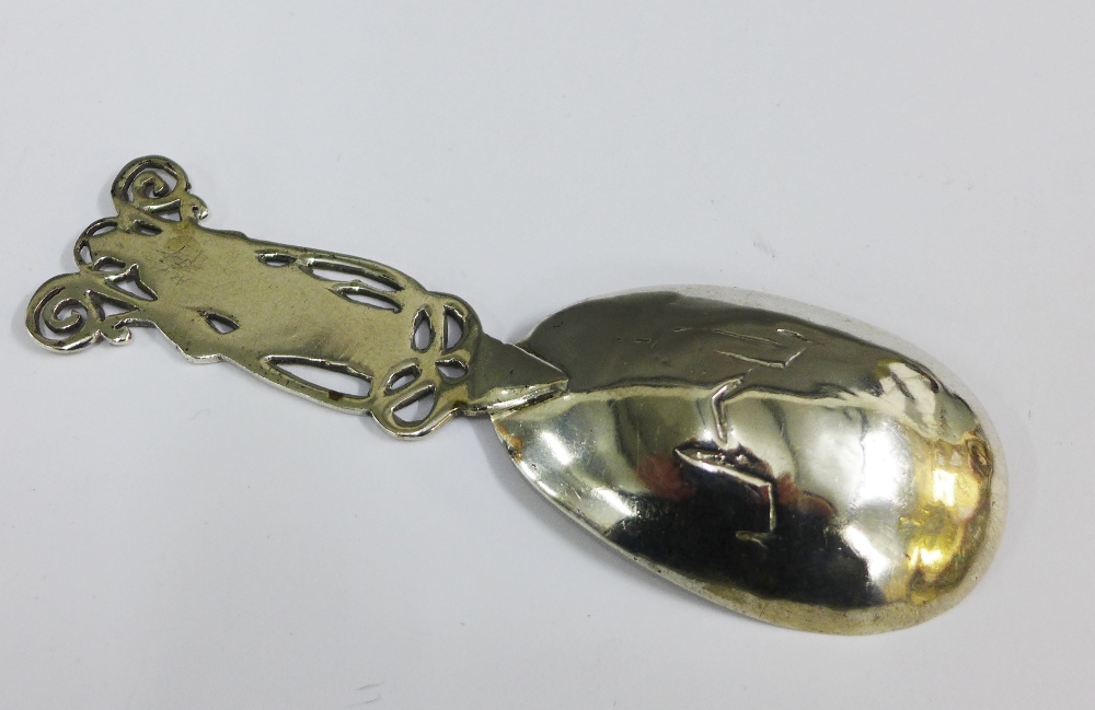 George V silver 'St Giles' caddy spoon, Wilson & Sharp, Edinburgh 1918, 13cm - Image 2 of 2