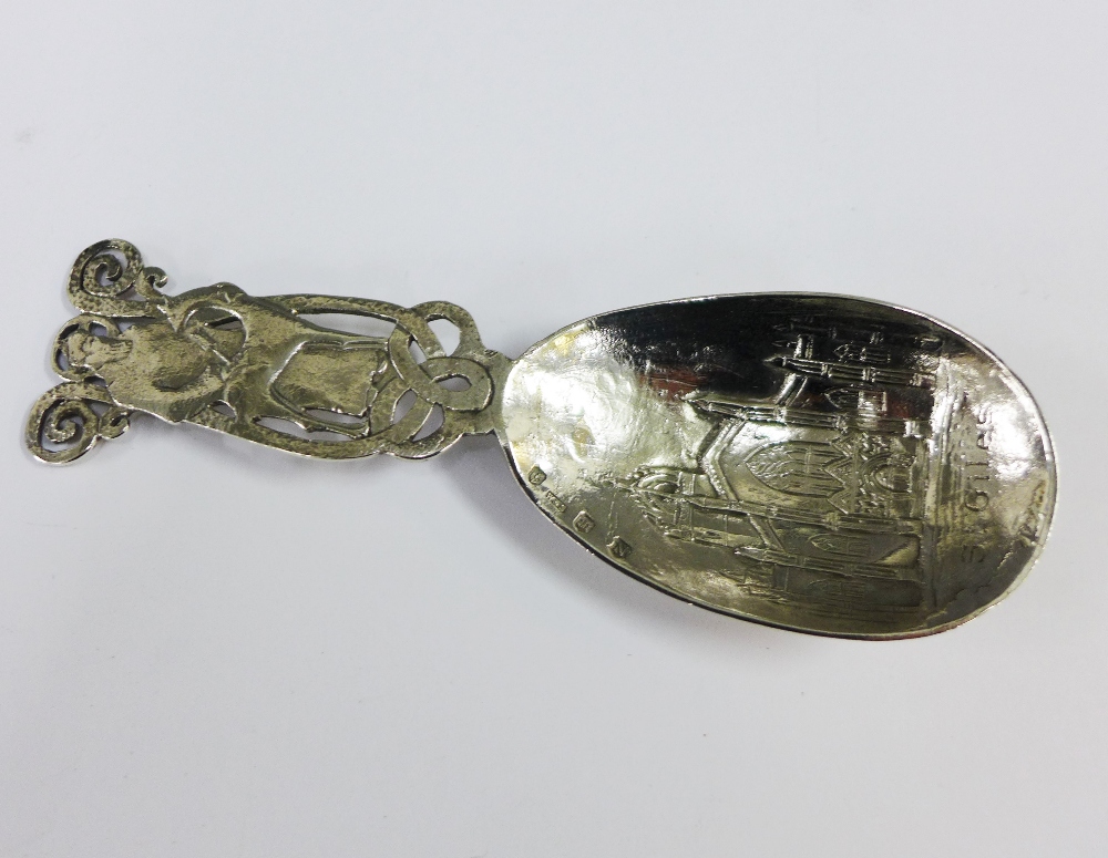 George V silver 'St Giles' caddy spoon, Wilson & Sharp, Edinburgh 1918, 13cm