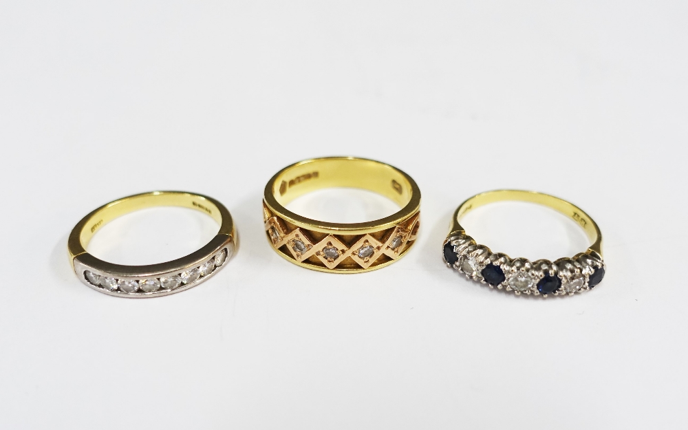 A collection of six 18ct gold gemset rings (6) - Image 4 of 7