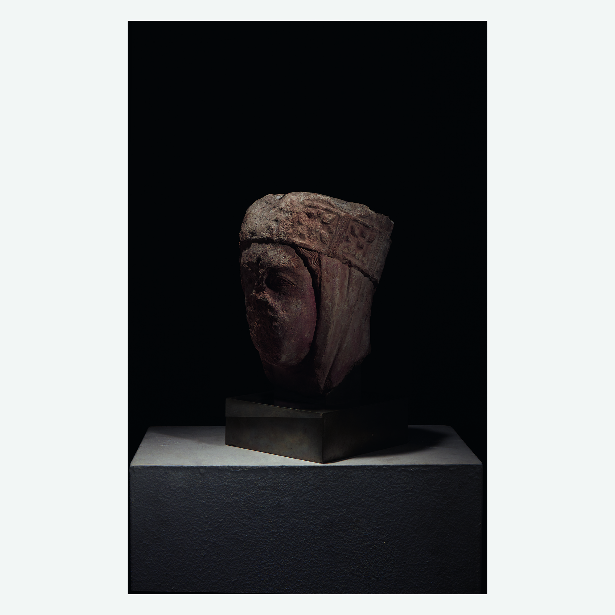 A French Gothic carved limestone portal figure fragment of a head of a queen, Possibly from the Port - Image 4 of 4