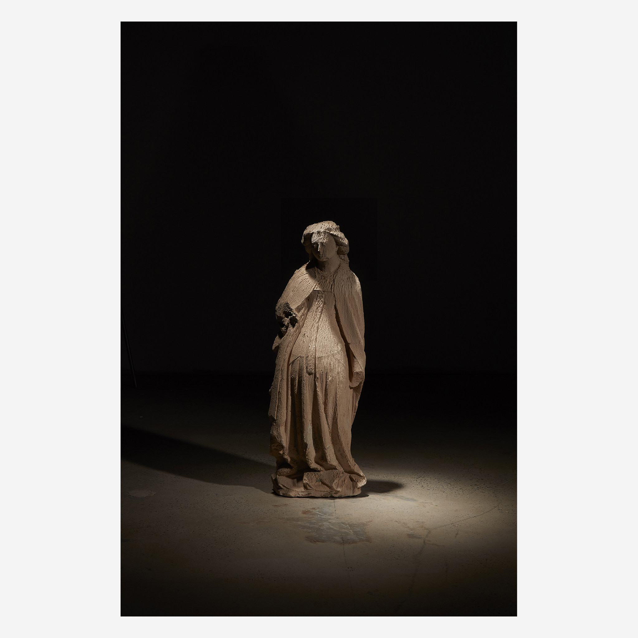 A Burgundian carved limestone portal or funerary figure, likely Catherine of Alexandria, First quart - Image 5 of 5