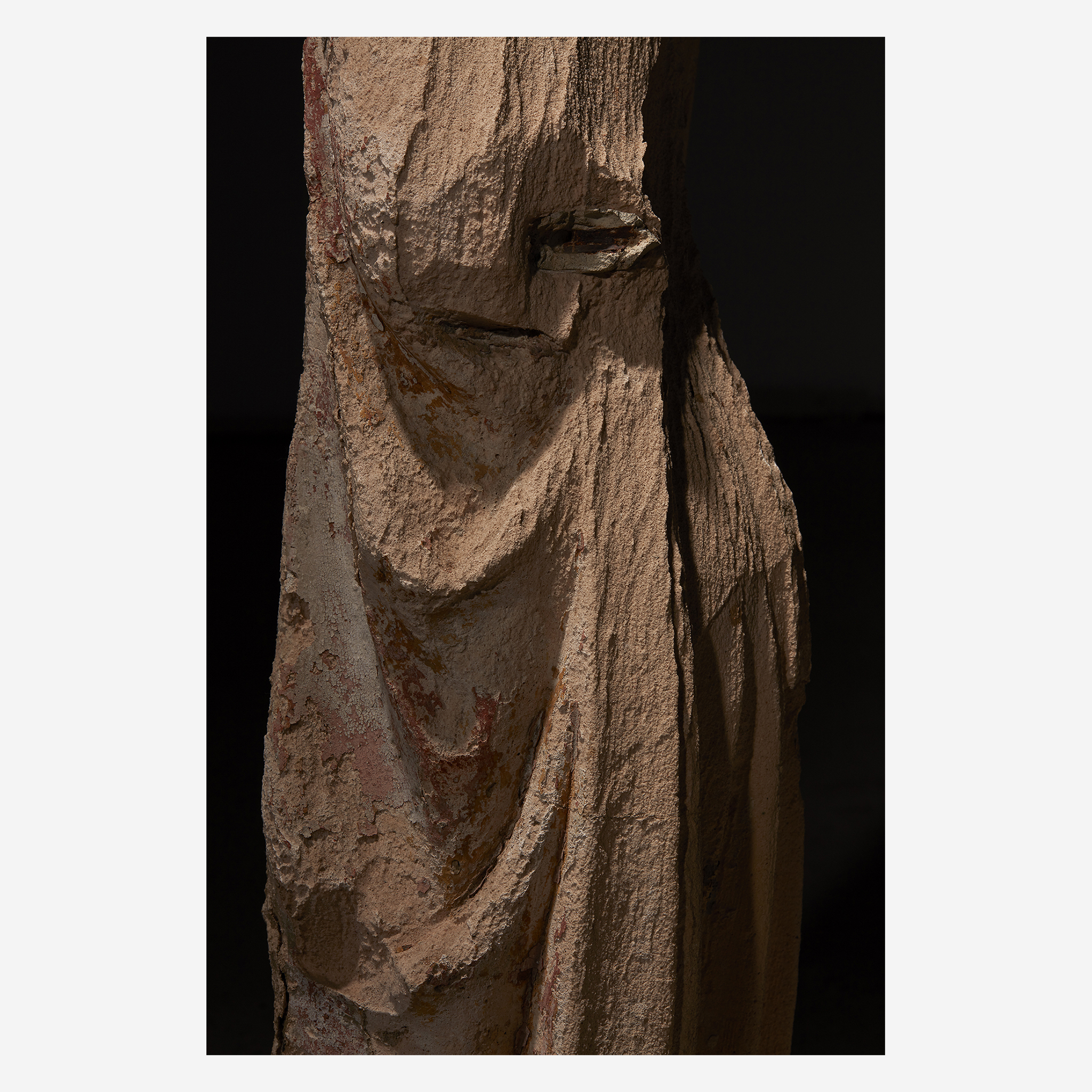 A Burgundian carved limestone portal or funerary figure, likely Catherine of Alexandria, First quart - Image 4 of 5