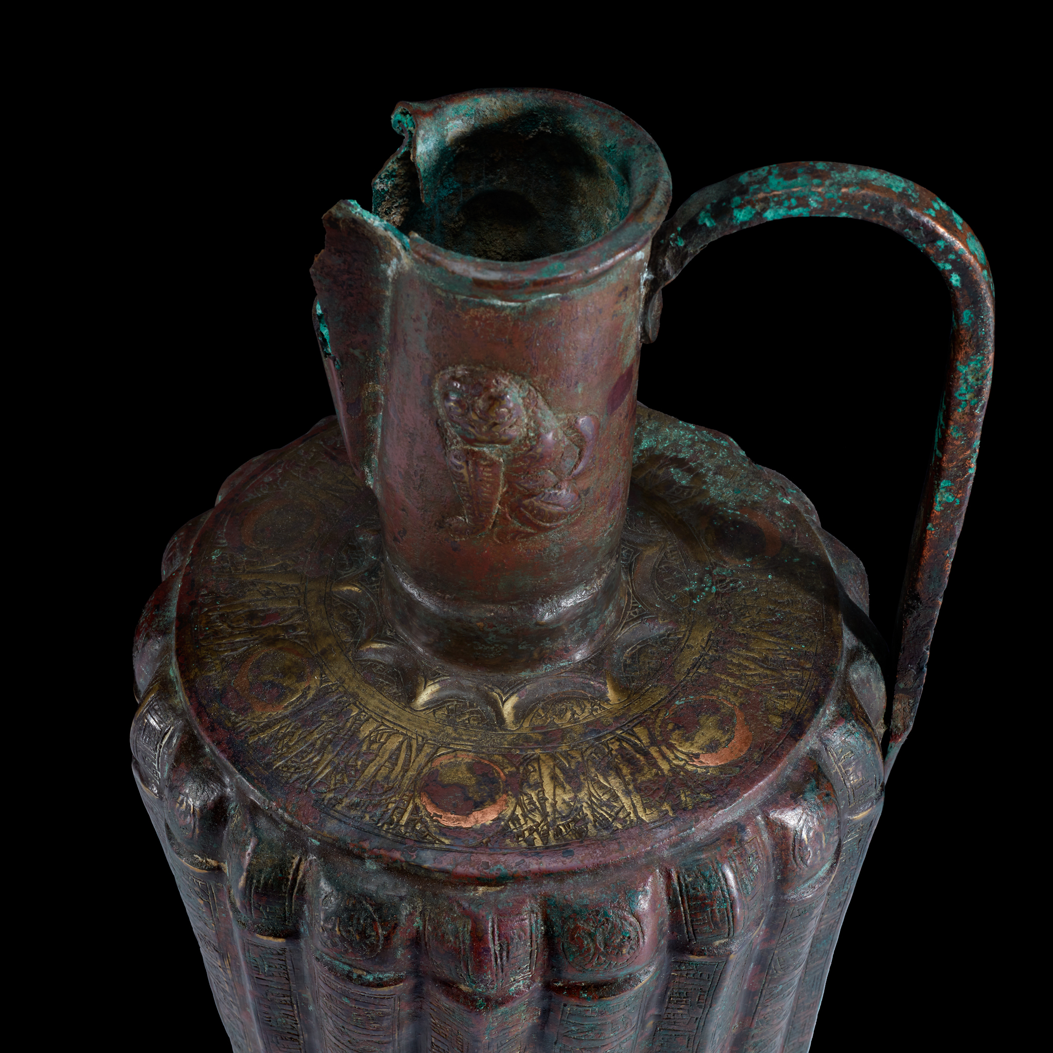 A Khorasan bronze ewer - Image 3 of 4