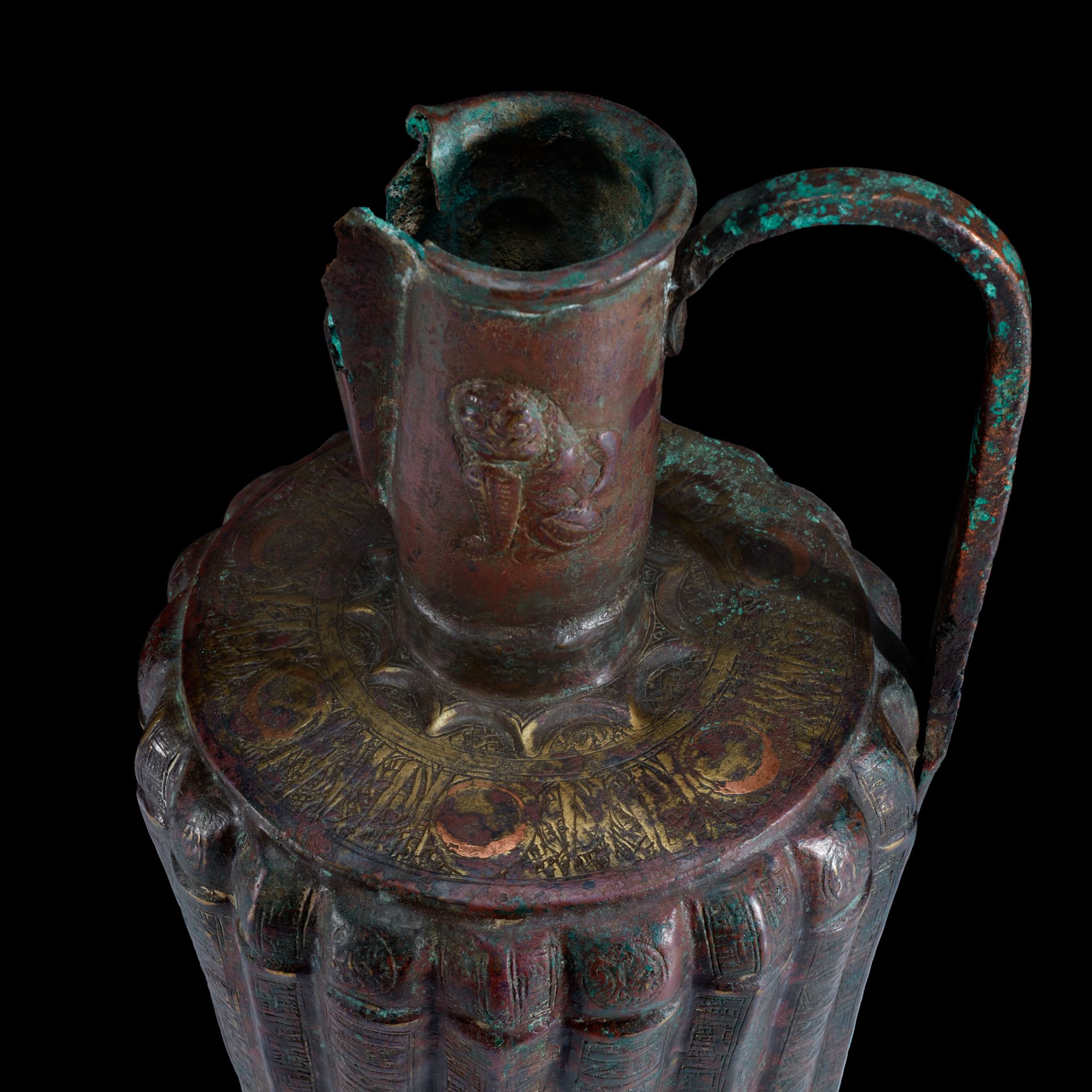 A Khorasan bronze ewer - Bild 3 aus 4