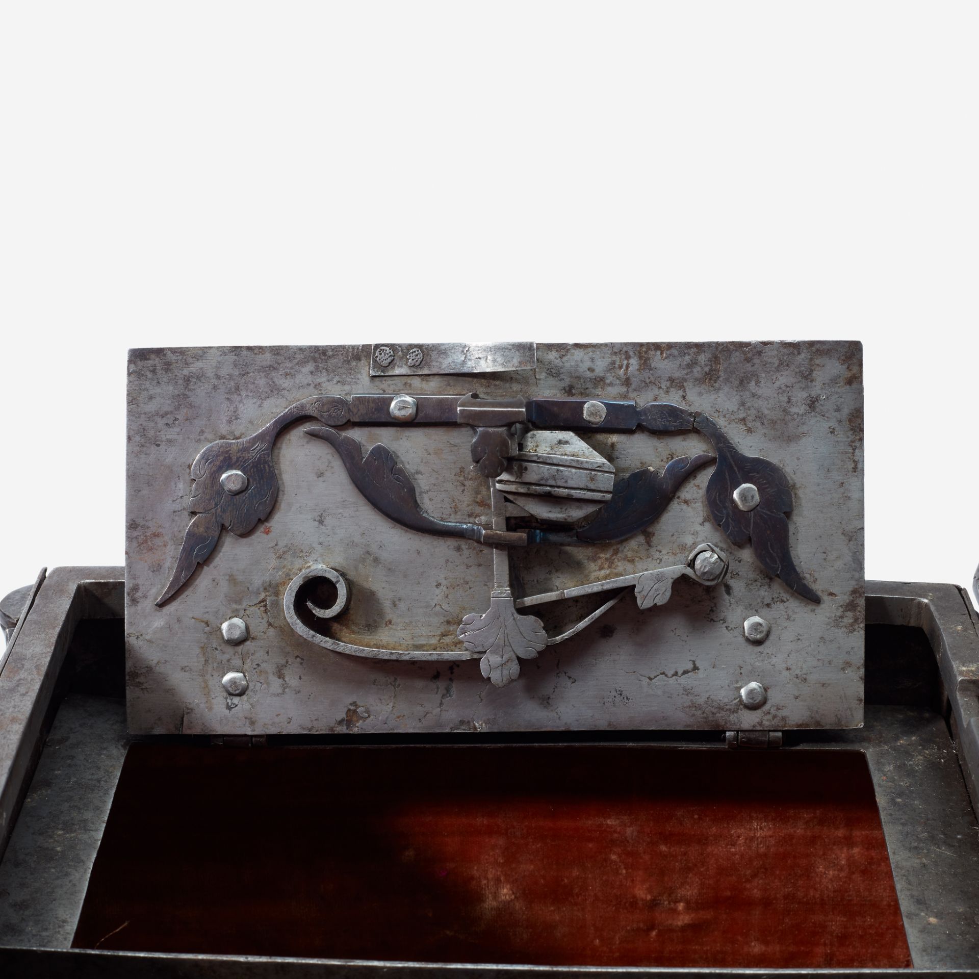 A fine German wrought iron strong box, 16/17th century - Bild 3 aus 5