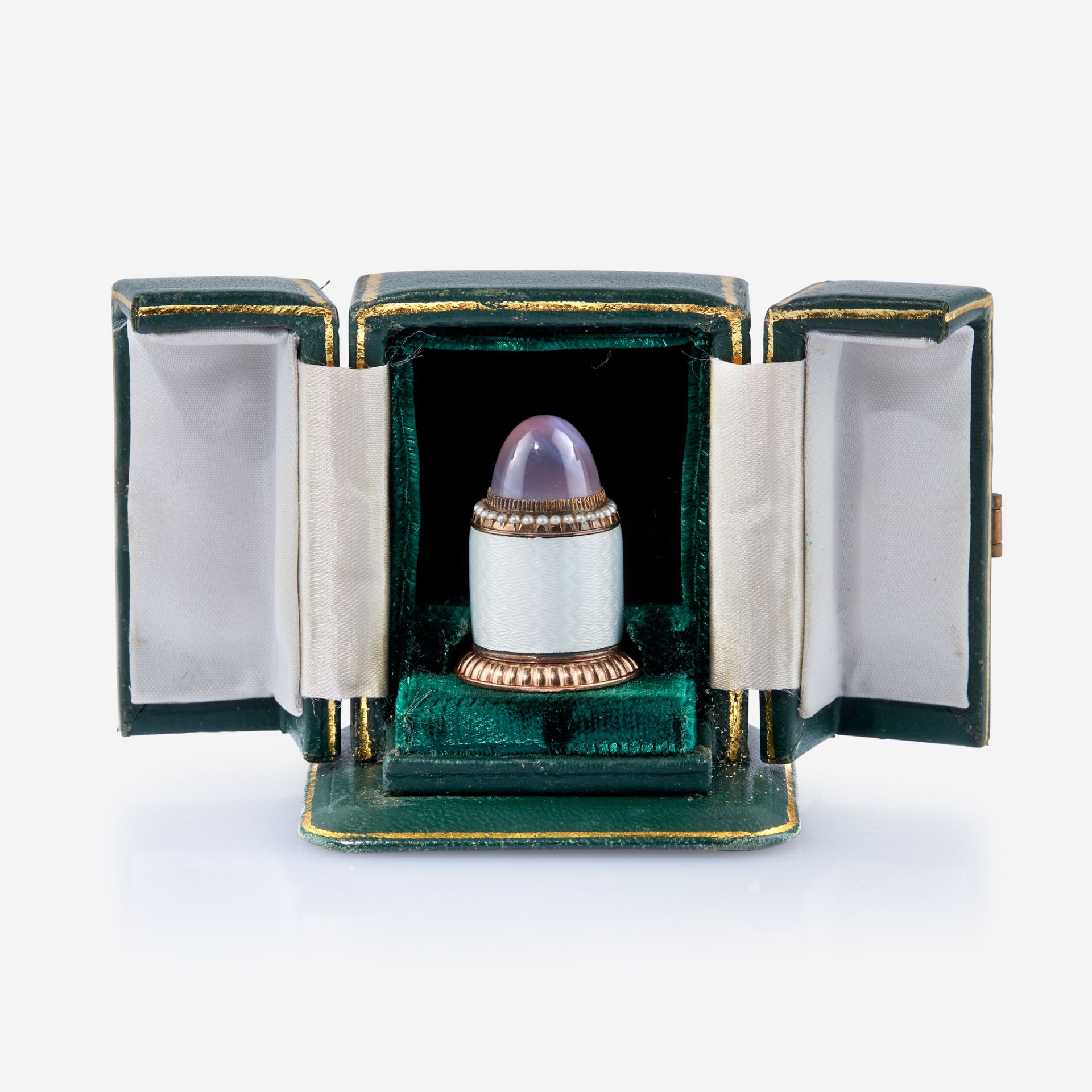 A Fabergé gem-set 14-karat gold and guilloché-enameled thimble case, Workmaster Henrik Wigström, St. - Bild 2 aus 3