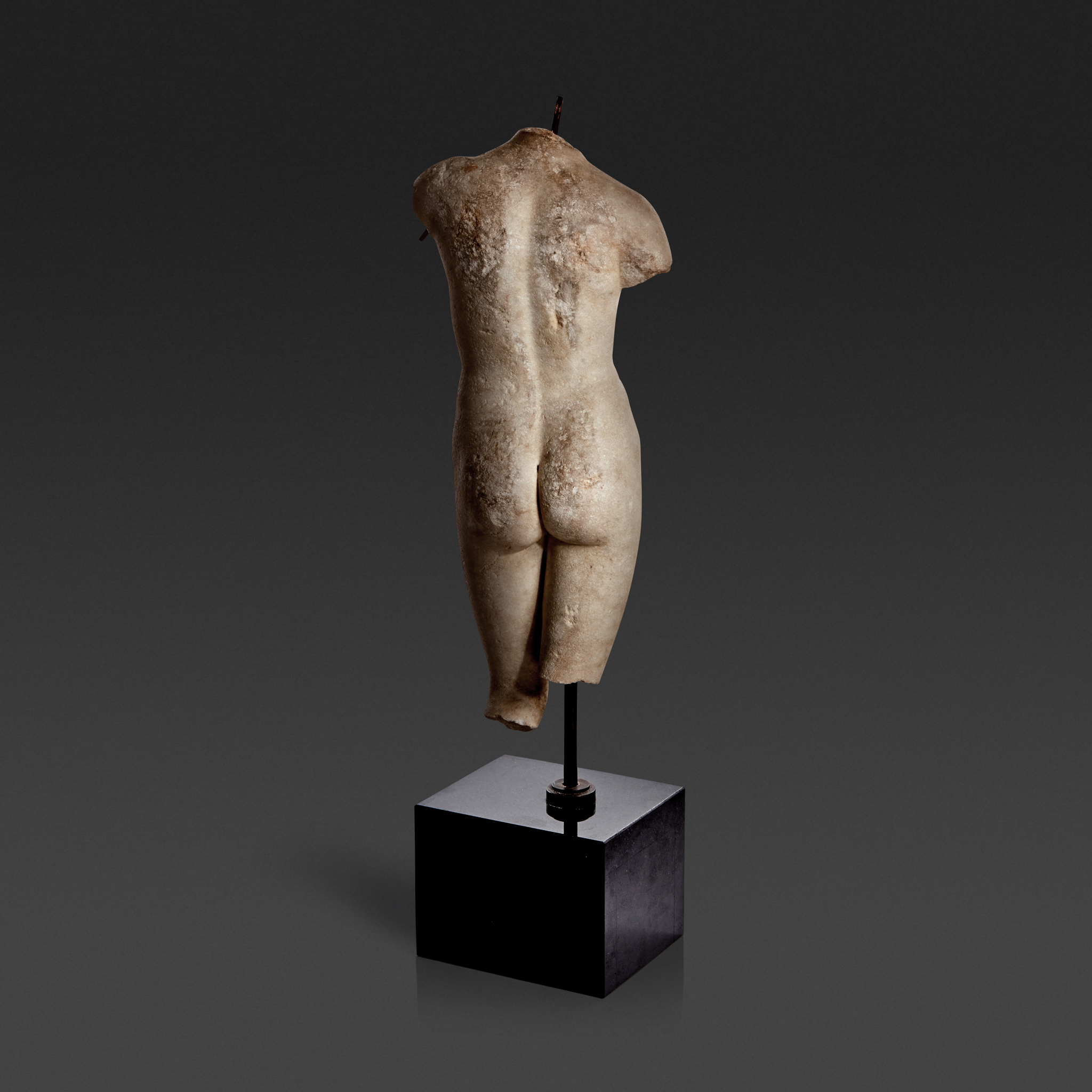 A Roman carved marble figure of Venus, Circa 2nd century C.E. - Image 2 of 3
