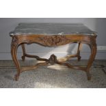 Table à gibier en bois naturel à riches décors de cartouche feuillagé et fleurie, [...]