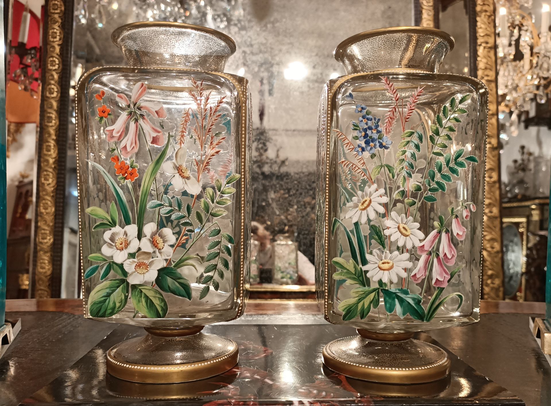 Cristallerie Moser à Karlsbad, République Tchèque. Paire de vases à section [...]