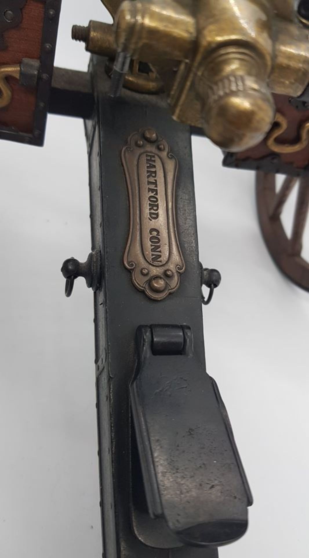 Mitrailleuse Gatling 1883 Model réduit en alliage et bois avec plaque en laiton « [...] - Image 5 of 6