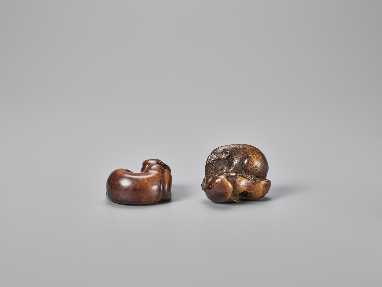 TWO WOOD NETSUKE OF A CAT AND A RAT - Image 4 of 6