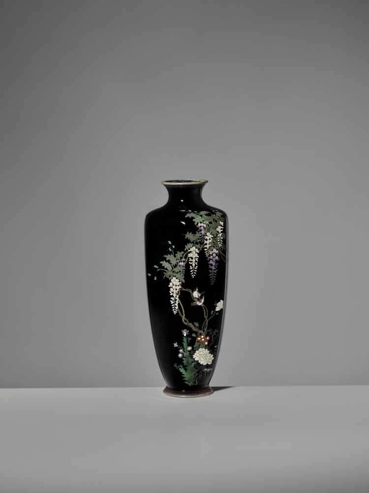 A FINE CLOISONNÉ ENAMEL VASE IN THE MANNER OF HAYASHI KODENJI < - Image 6 of 8