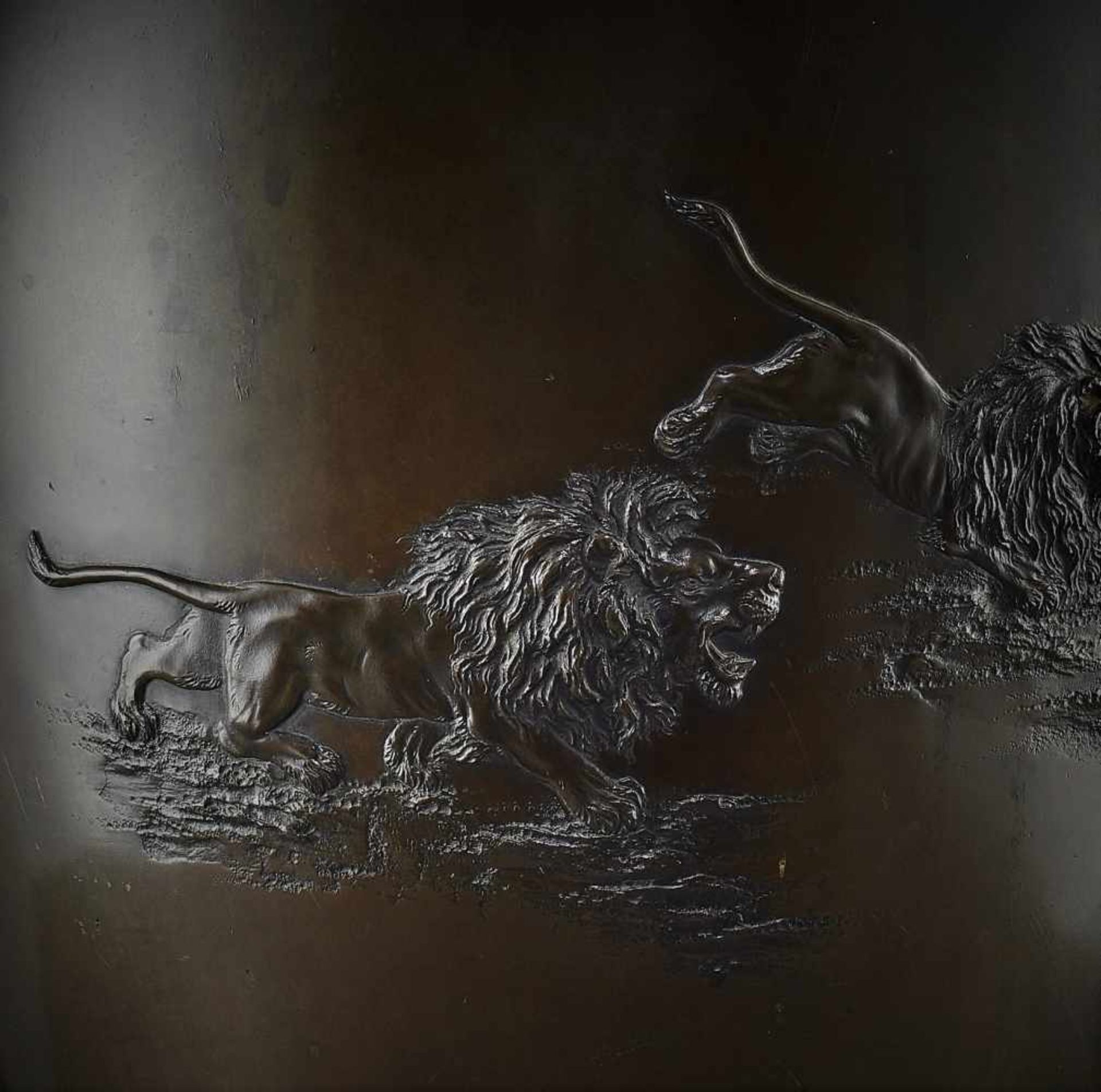 GENRYUSAI SEIYA: A MONUMENTAL ‘PRIDE OF LIONS’ BRONZE VASE <br - Image 2 of 9