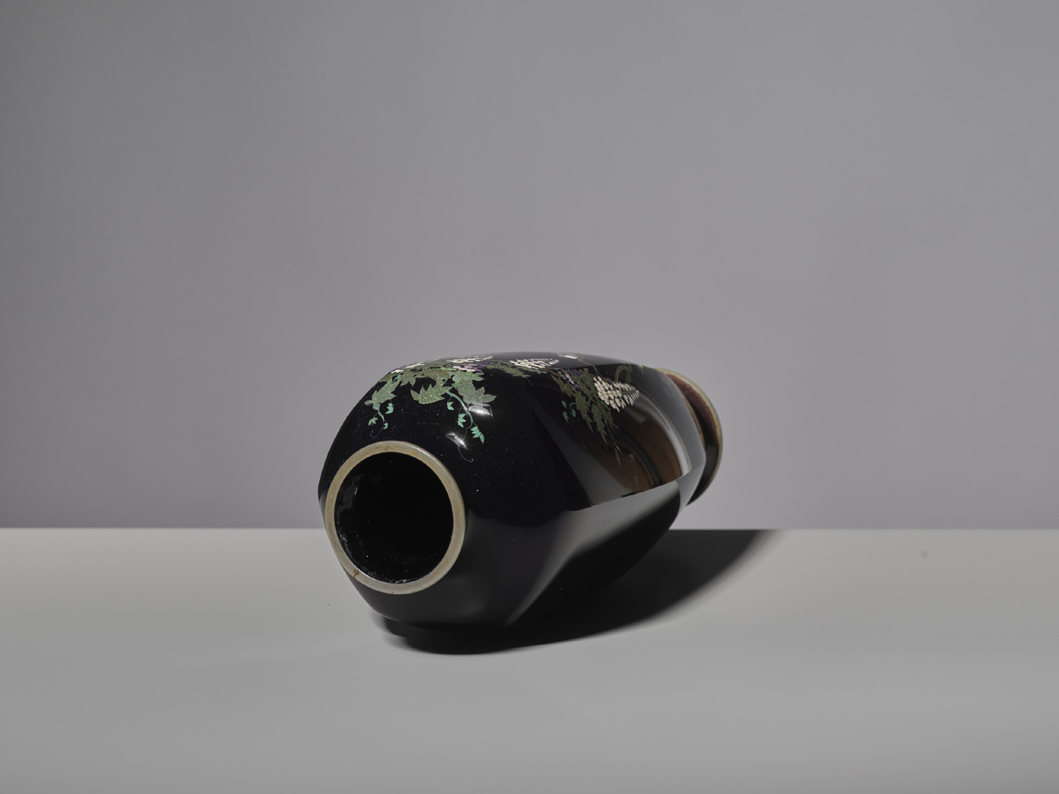 A FINE CLOISONNÉ ENAMEL VASE IN THE MANNER OF HAYASHI KODENJI < - Image 7 of 8