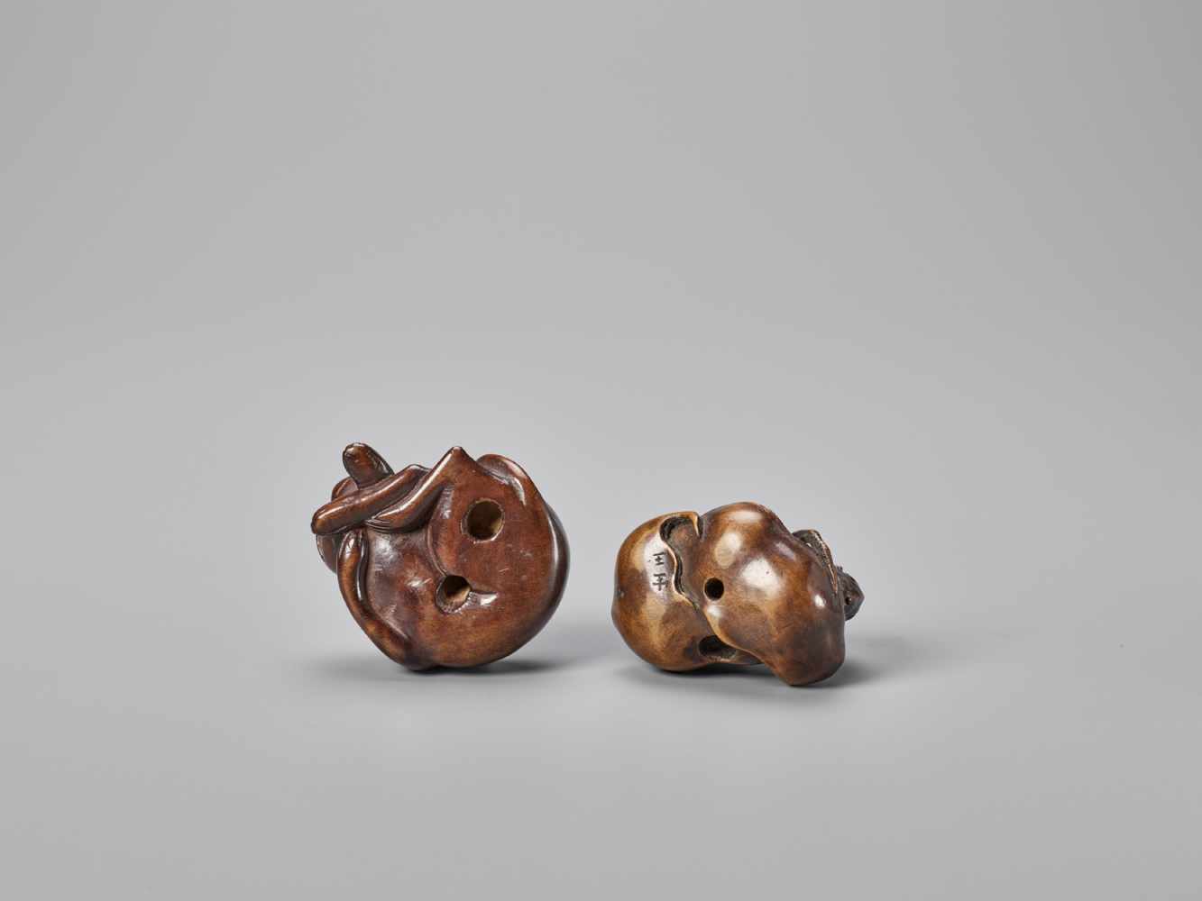 TWO WOOD NETSUKE OF A CAT AND A RAT - Image 6 of 6