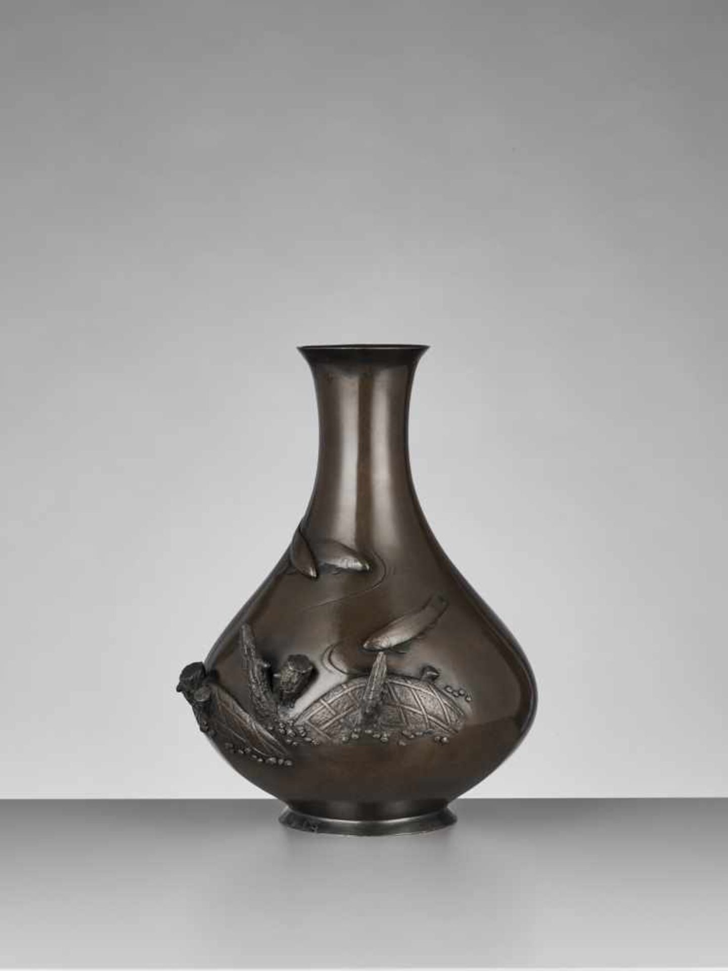 RINSHOSAI: A PEAR-SHAPED BRONZE VASE