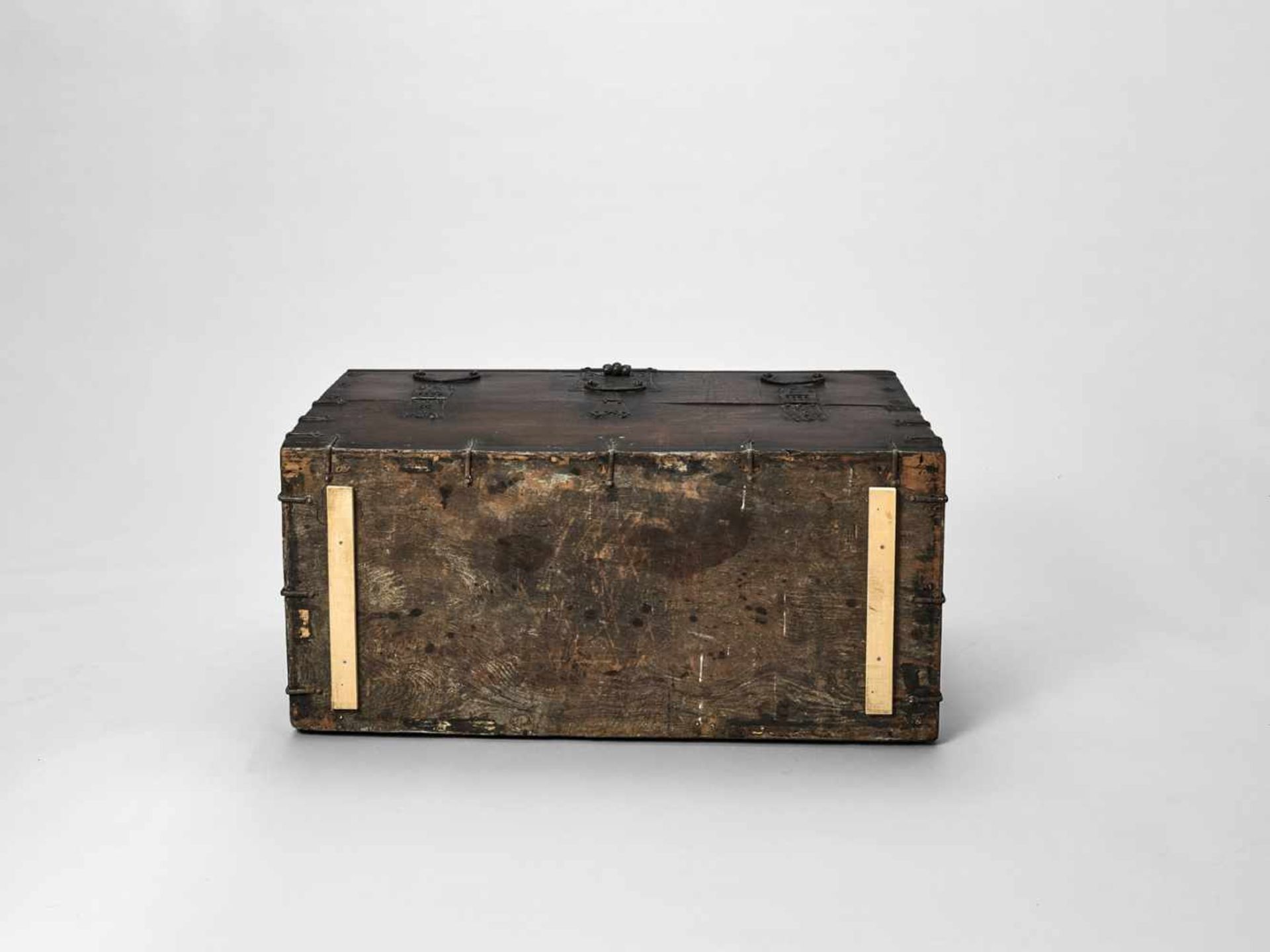 A KOREAN HARDWOOD CHEST, 19TH CENTURY - Image 5 of 5