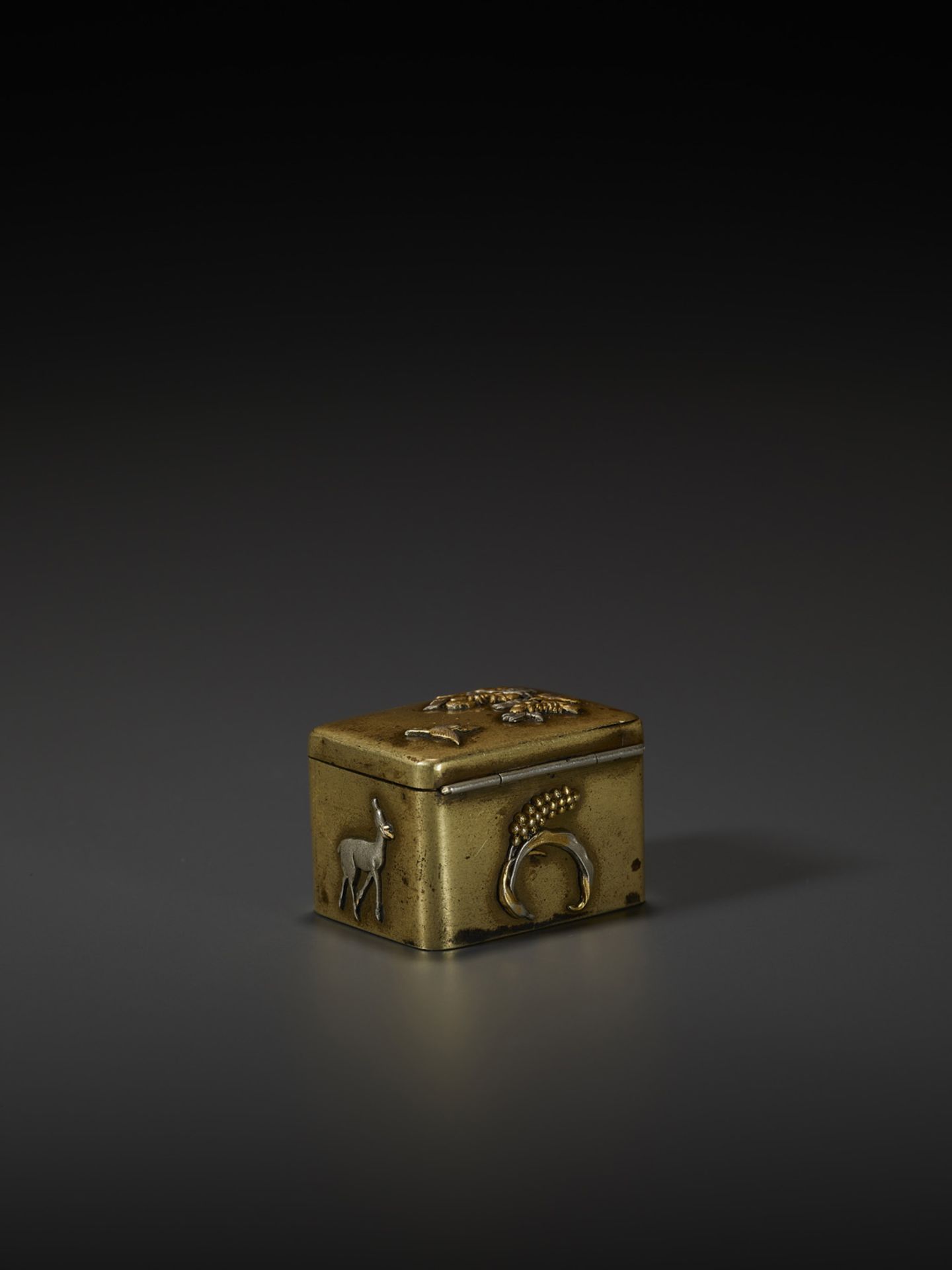 A GOLD AND SILVER INLAID SENTOKU BOX - Image 4 of 8