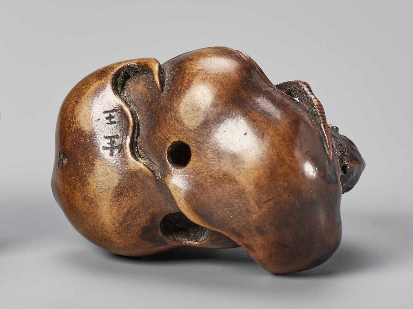TWO WOOD NETSUKE OF A CAT AND A RAT - Image 5 of 6