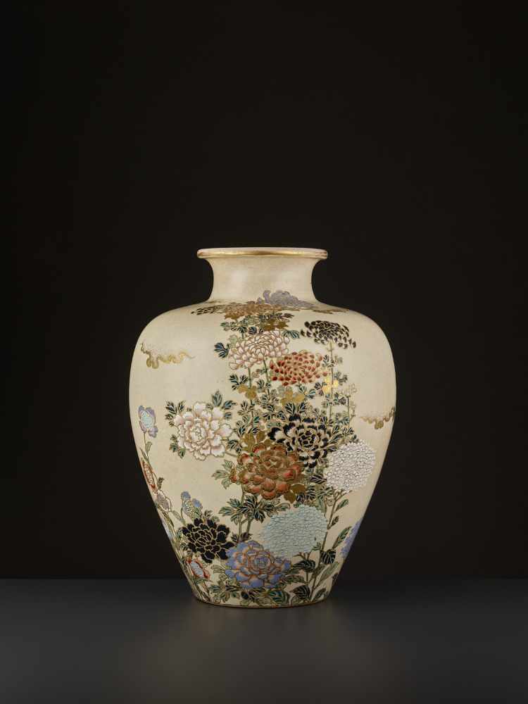 VERY LARGE SATSUMA CHIKUSAI VASE