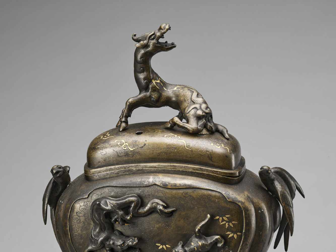 A LARGE AND SPECTACULAR SILVER AND GOLD INLAID KORO (INCENSE BURNER) - Image 2 of 14