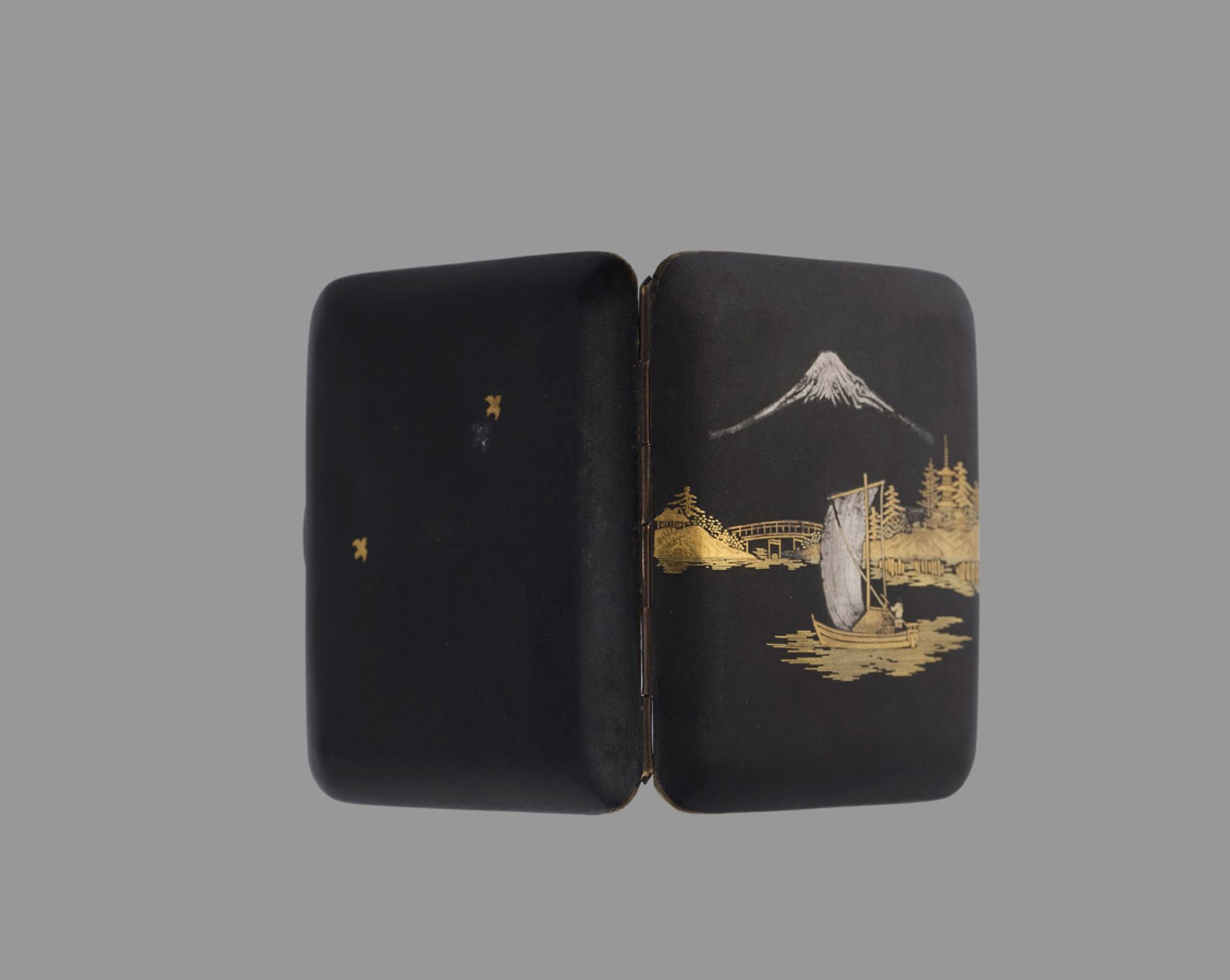 A JAPANESE KOMAI STYLE CIGARETTE CASE - Image 6 of 8