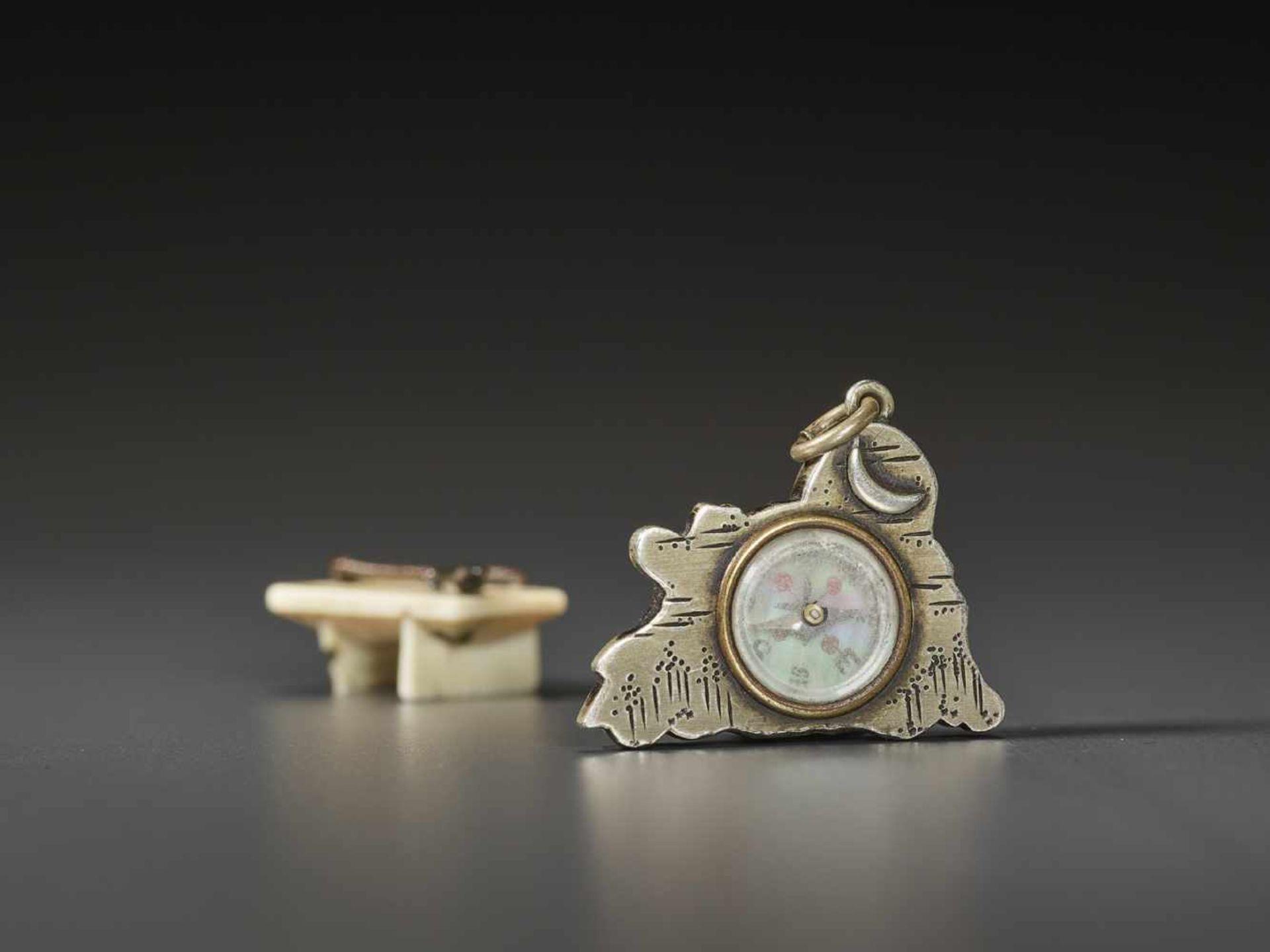 A SMALL COMPASS & MINI ATURE OKIMONO - Image 2 of 6