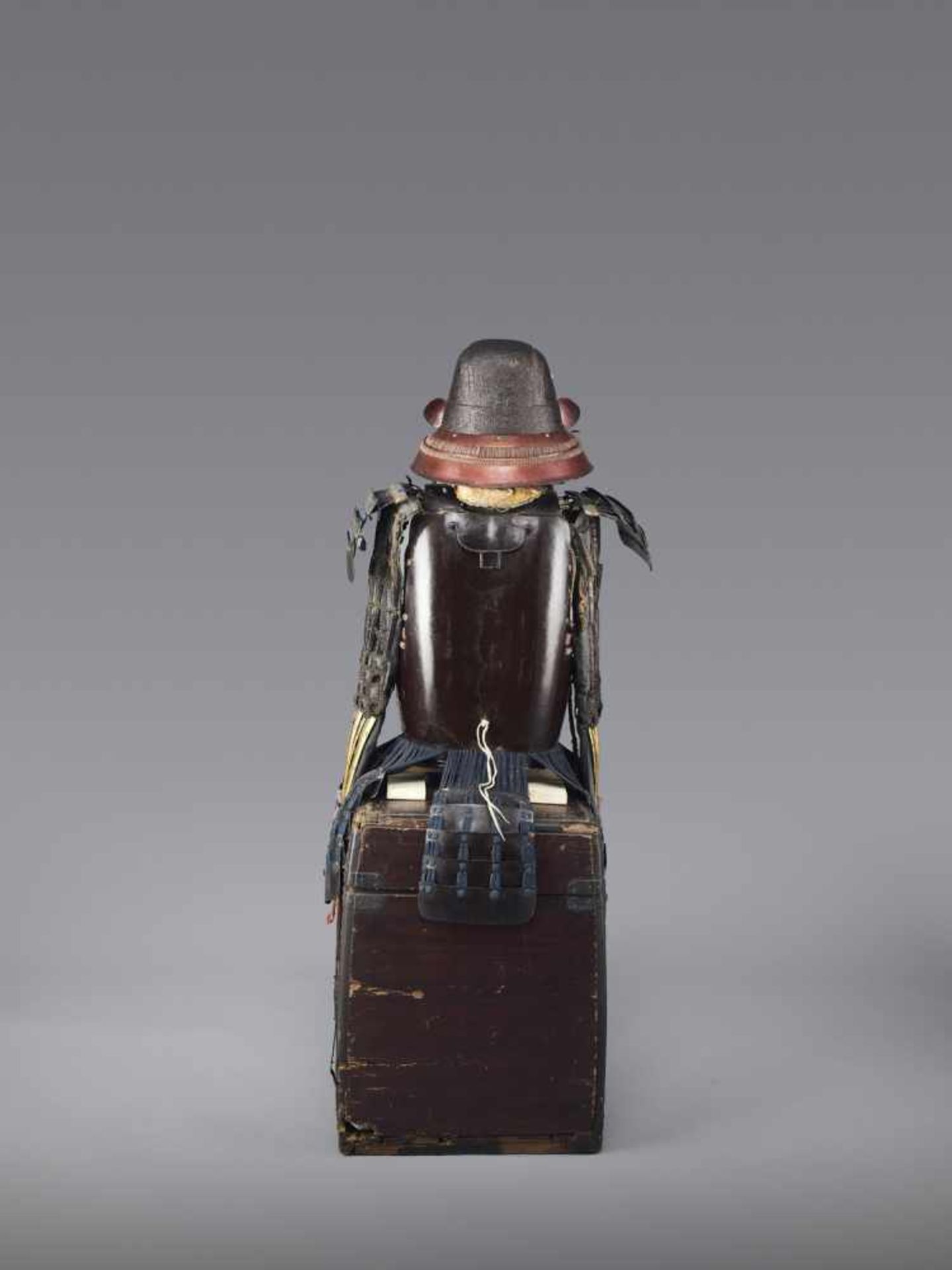 A SAMURAI ARMOR WITH KABUTO - Bild 6 aus 8