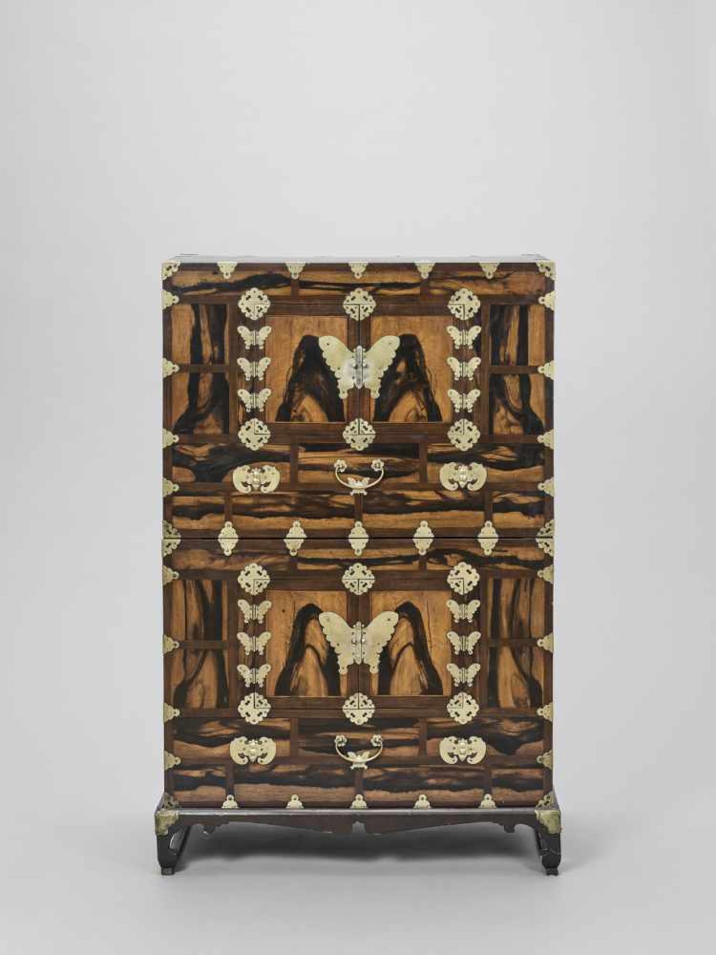 A KOREAN PORTABLE ‘DOUBLE ’ CABINET, LATE 19th CENTURY <br