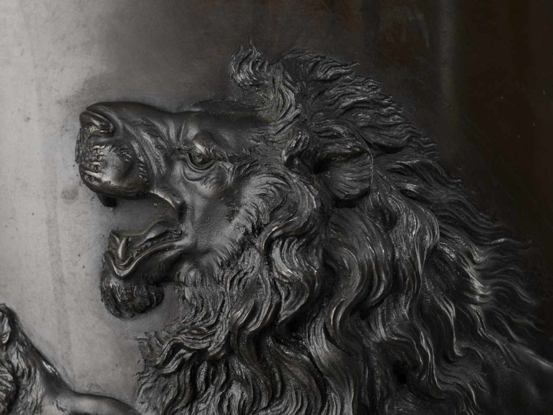 GENRYUSAI SEIYA: A MONUMENTAL ‘PRIDE OF LIONS’ BRONZE VASE <br - Image 4 of 9